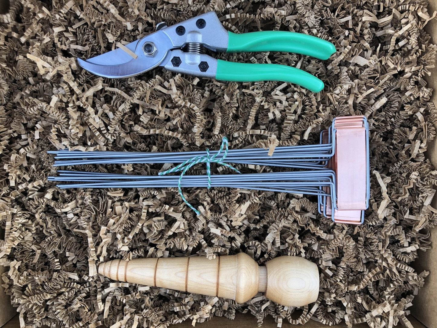 Garden Gift Box - Garden Tool Set (Pruners, Copper Markers and Dibbler (Seed Planter) 3 Tool Kit