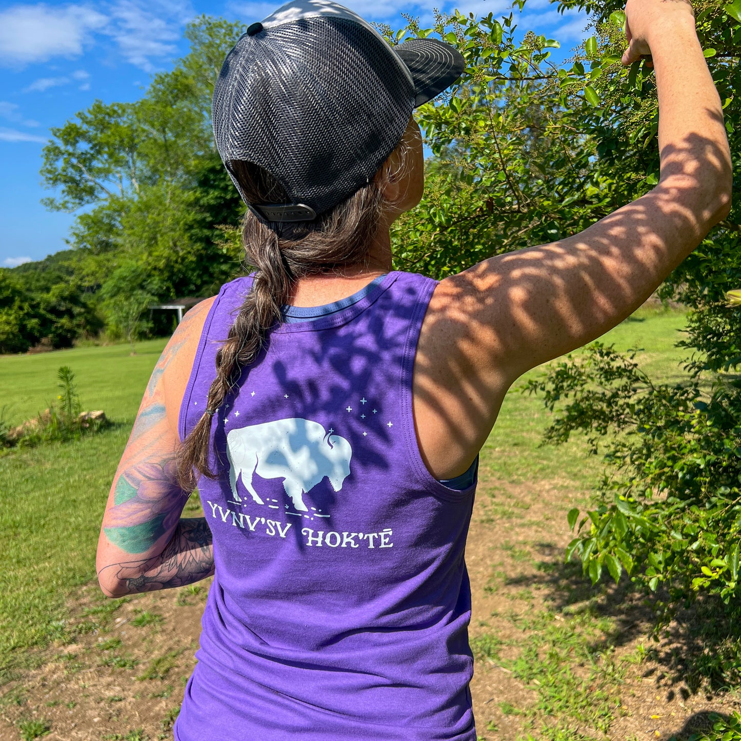 Yvnv'sv Hok'te Buffalo Woman Unisex Jersey Tank